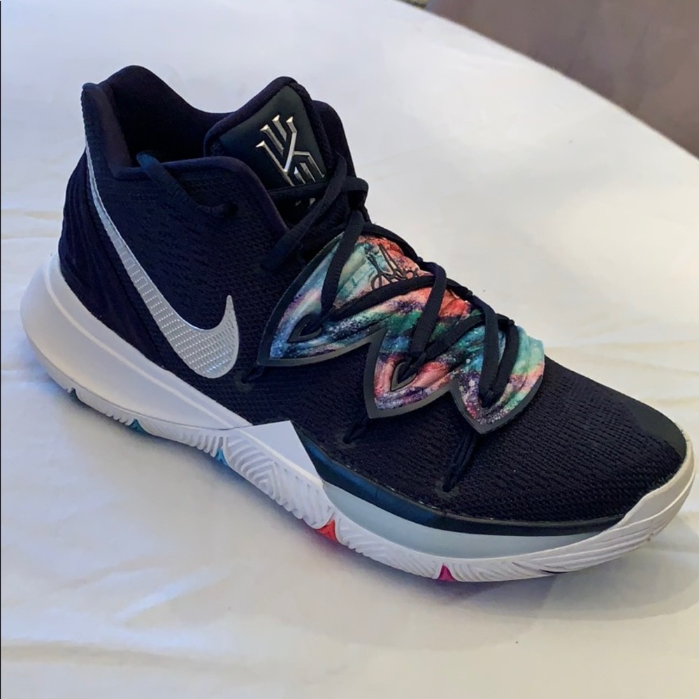 Nike Kyrie 5 Basketball shoes Sz 9.5